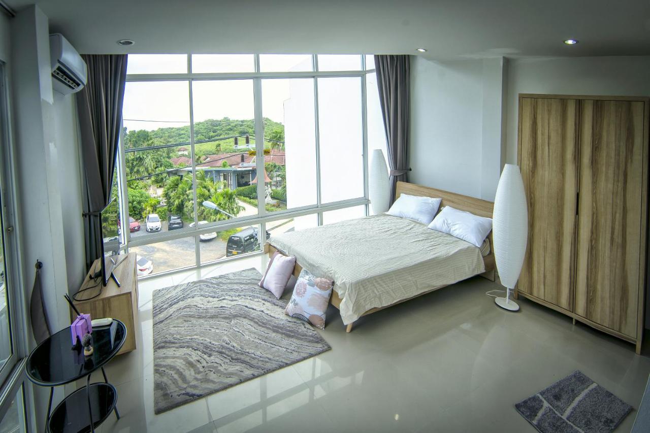 The Chu Cafe / Guesthouse Nai Harn Esterno foto