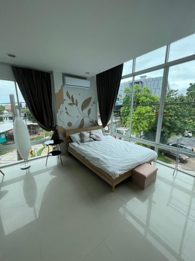 The Chu Cafe / Guesthouse Nai Harn Esterno foto