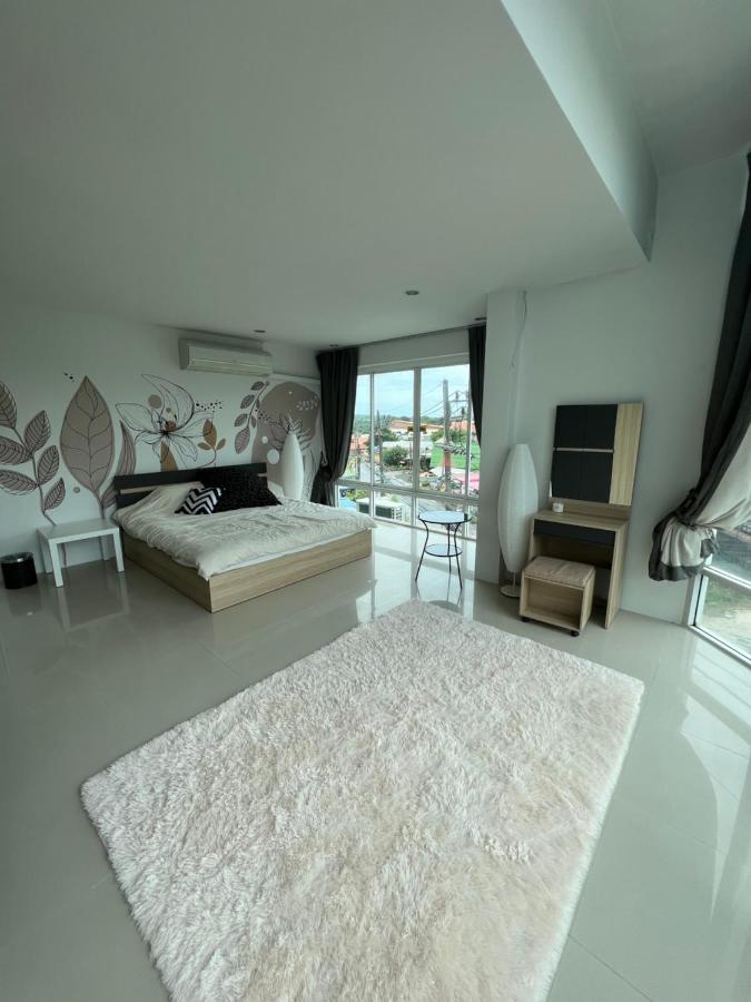 The Chu Cafe / Guesthouse Nai Harn Esterno foto