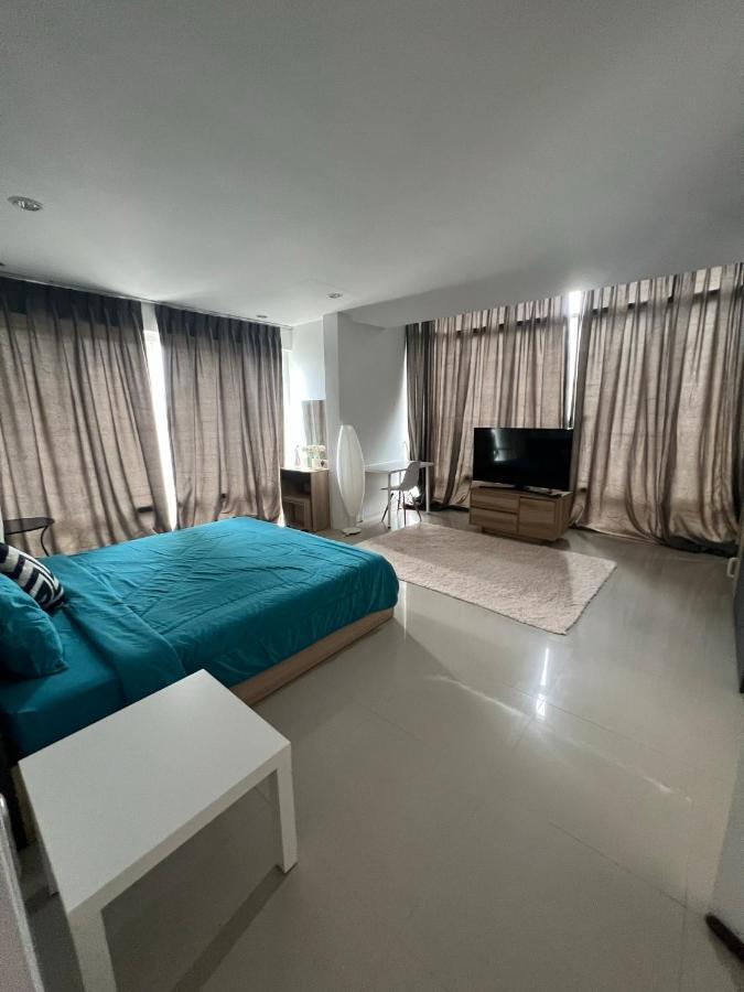 The Chu Cafe / Guesthouse Nai Harn Esterno foto