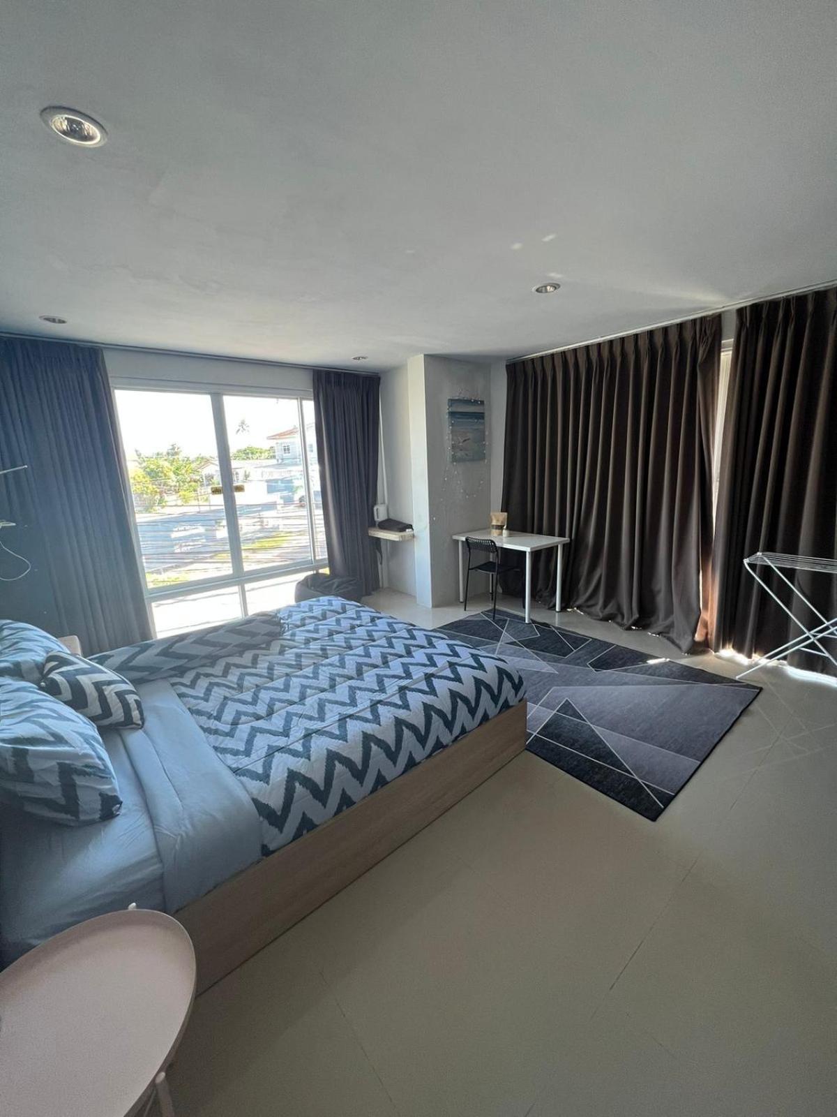 The Chu Cafe / Guesthouse Nai Harn Esterno foto